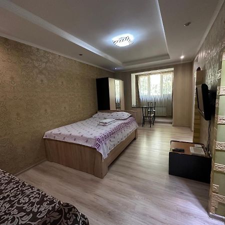 One-Room Apartment Opposite Almaty Airport Turksib Exterior photo